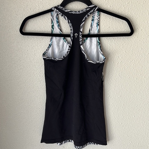 Ivivva Tank Top Girls Black and White Geometric Print Athletic Girls Size 12 - Picture 6 of 8
